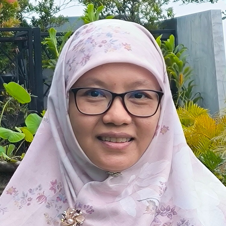 apt. Ratna Yuliani, Ph.D.